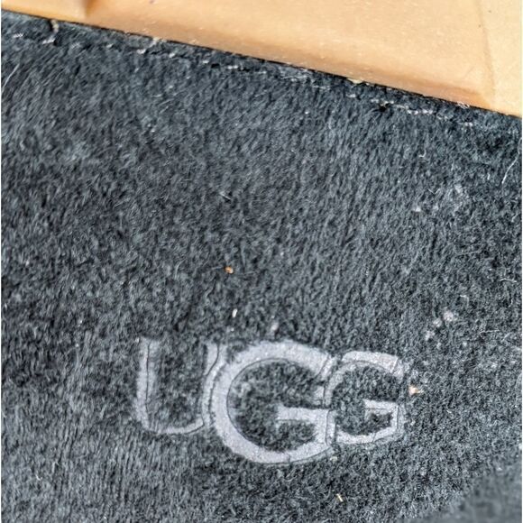 UGG™ Aven Suede Driving Moccasin - Picture 7 of 14